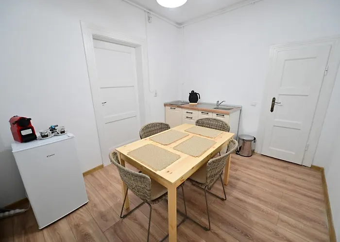 Flh - Tribunei Nest