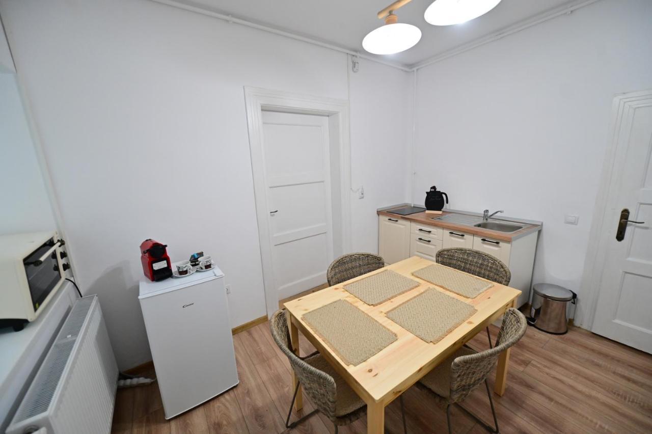 Flh - Tribunei Nest